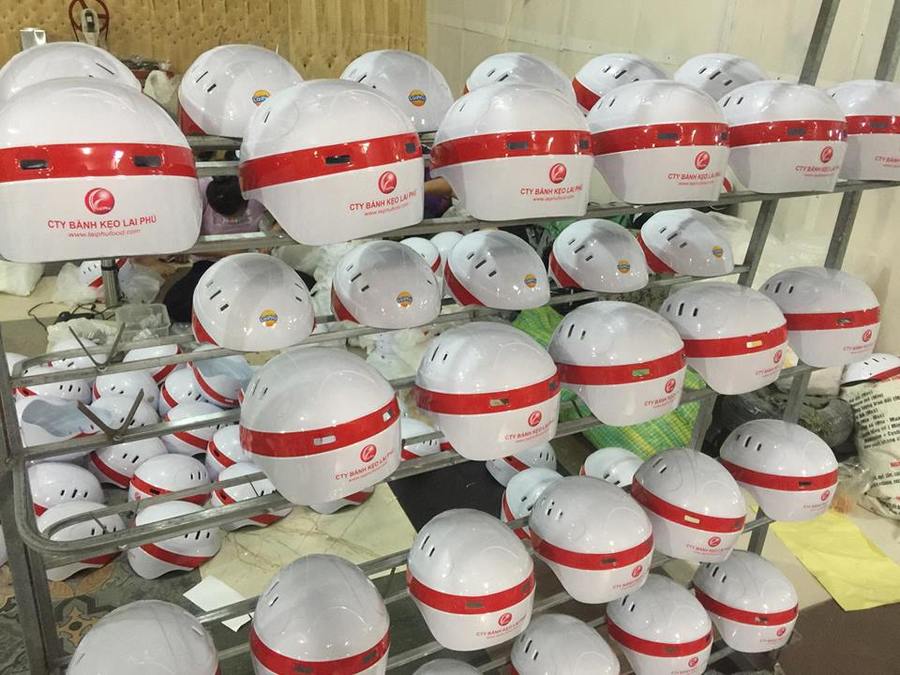 Mũ bảo hiểm khách hàng Lai Phú Mũ bảo hiểm quảng cáo