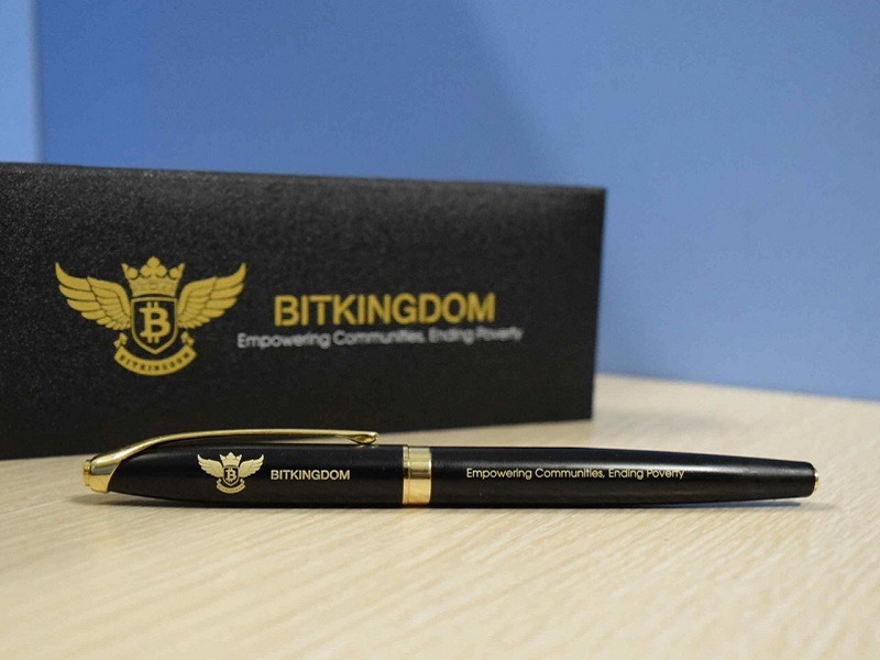 Bút ký kim loại khắc logo khách hàng Bitkingdom