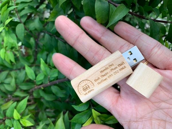 USB gỗ khắc logo khách hàng Honda Bình Thuận - Phan Thiết