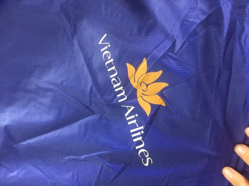 Áo mưa in logo khách hàng Vietnam Airline